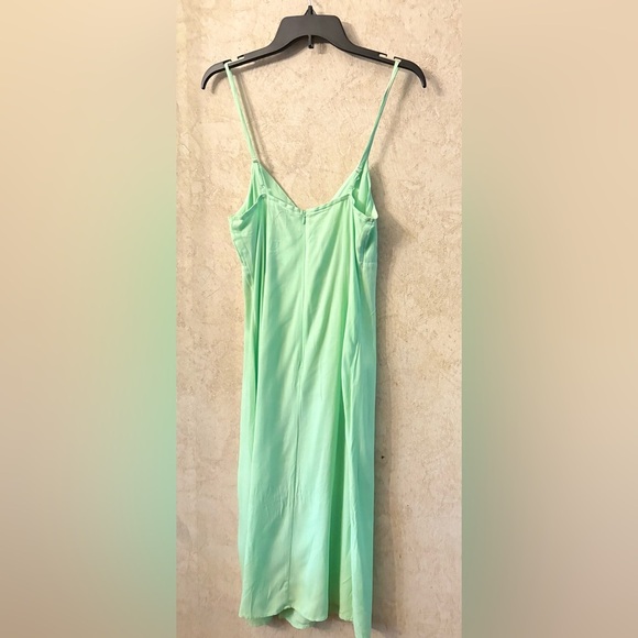 Forever 21 Green Dress w/slit - Picture 3 of 4